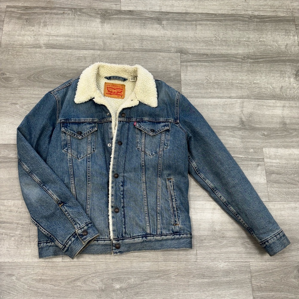 ☘️ Levi's Classic Blue Denim Jacket with Sherpa Lining Size Medium